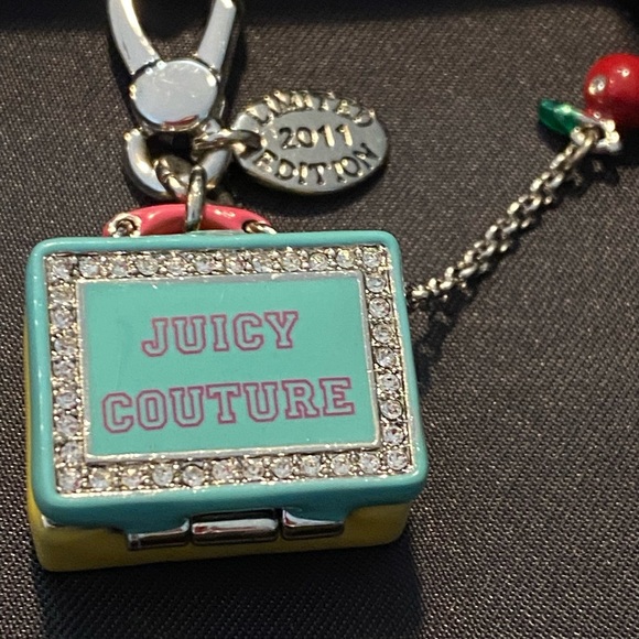Juicy Couture LIMITED EDITION 2011 Lunchbox Charm, Opens up a apple inside NWT - Picture 2 of 16